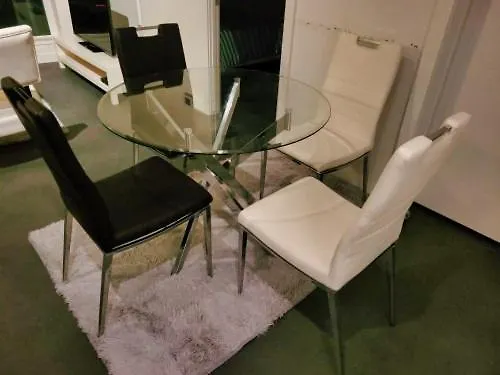Furnished 1 Bedroom In East Village By Signature Suites Ltd YYC Apartmán